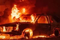 ویدیو | سوختن یک خودرو در آتش همزمان با چهارشنبه‌سوری