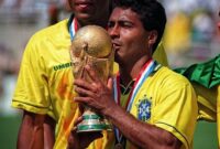 بازگشت اسطوره فوتبال برزیل به میادین | روماریو در ۵۸ سالگی دوباره پا به توپ می‌شود!
