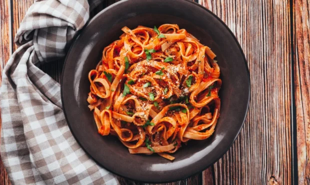 طرز تهیه یک اسپاگتی خوشمزه برای گیاه خواران | یک ماکارونی گیاهی جدید بدون سویا بپز